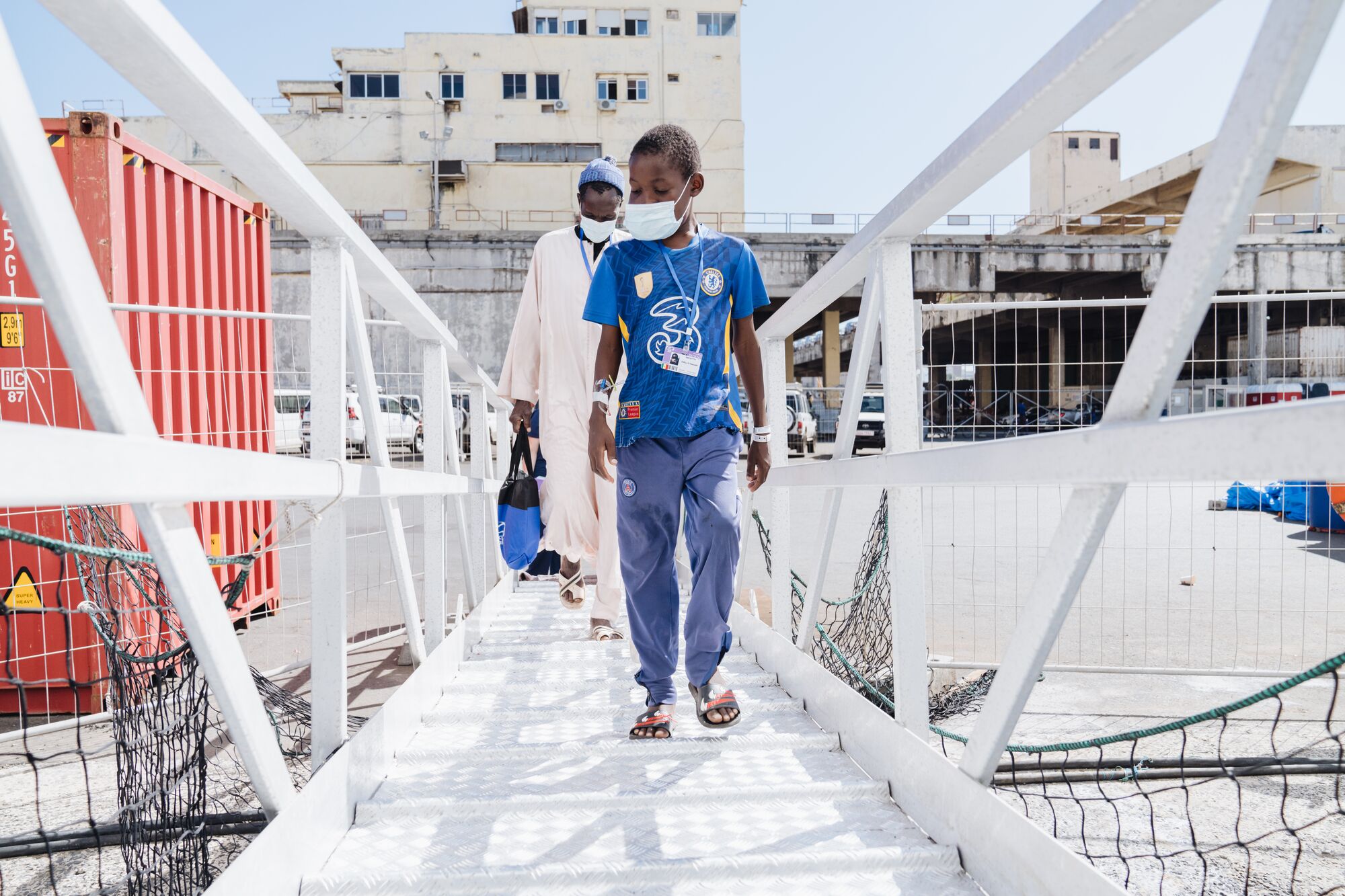 Efter flera års sökande tog Hamady med sig Daouda ombord på Africa Mercy®, i hopp om att det skulle bli annorlunda den här gången.