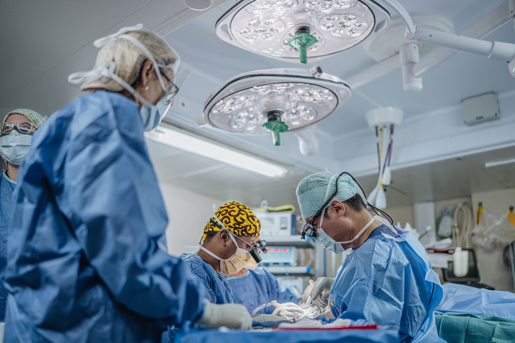 Sjukhus
Fem operationssalar och 85 patientplatser erbjuder utrymme för specialiserad kirurgisk vård och återhämtning.