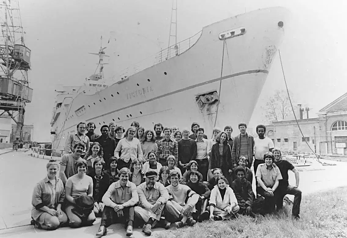 1978–82
Anastasis + den första besättningen
Ett fartyg blir ett sjukhus \nEtt pensionerat passagerarfartyg omvandlas till Anastasis, Mercy Ships:s första sjukhusfartyg.