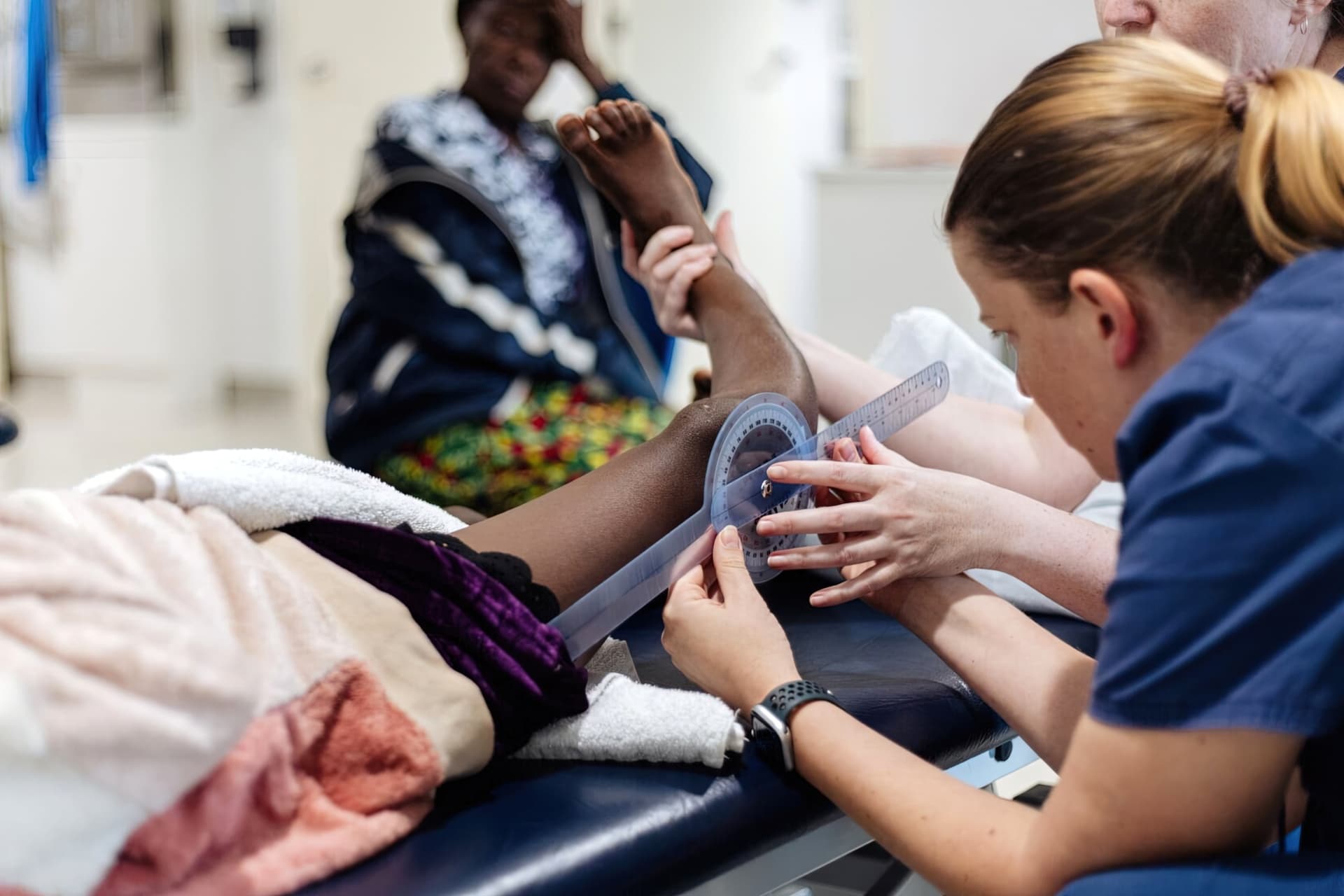 Baindu anlände ombord på Global Mercy™ tillsammans med sin mormor, redo att påbörja behandlingen.