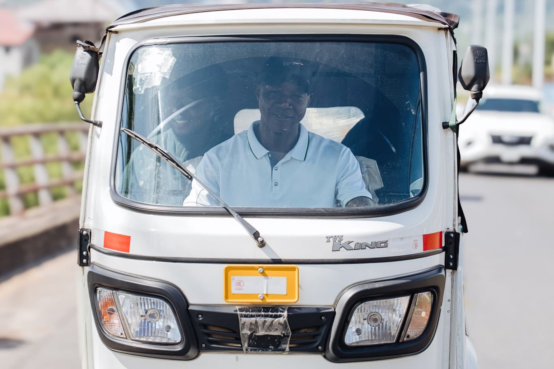 I mer än fem år fortsatte Mohamed att köra sin kekeh genom Freetown, trots att varje arbetsdag blev alltmer plågsam.