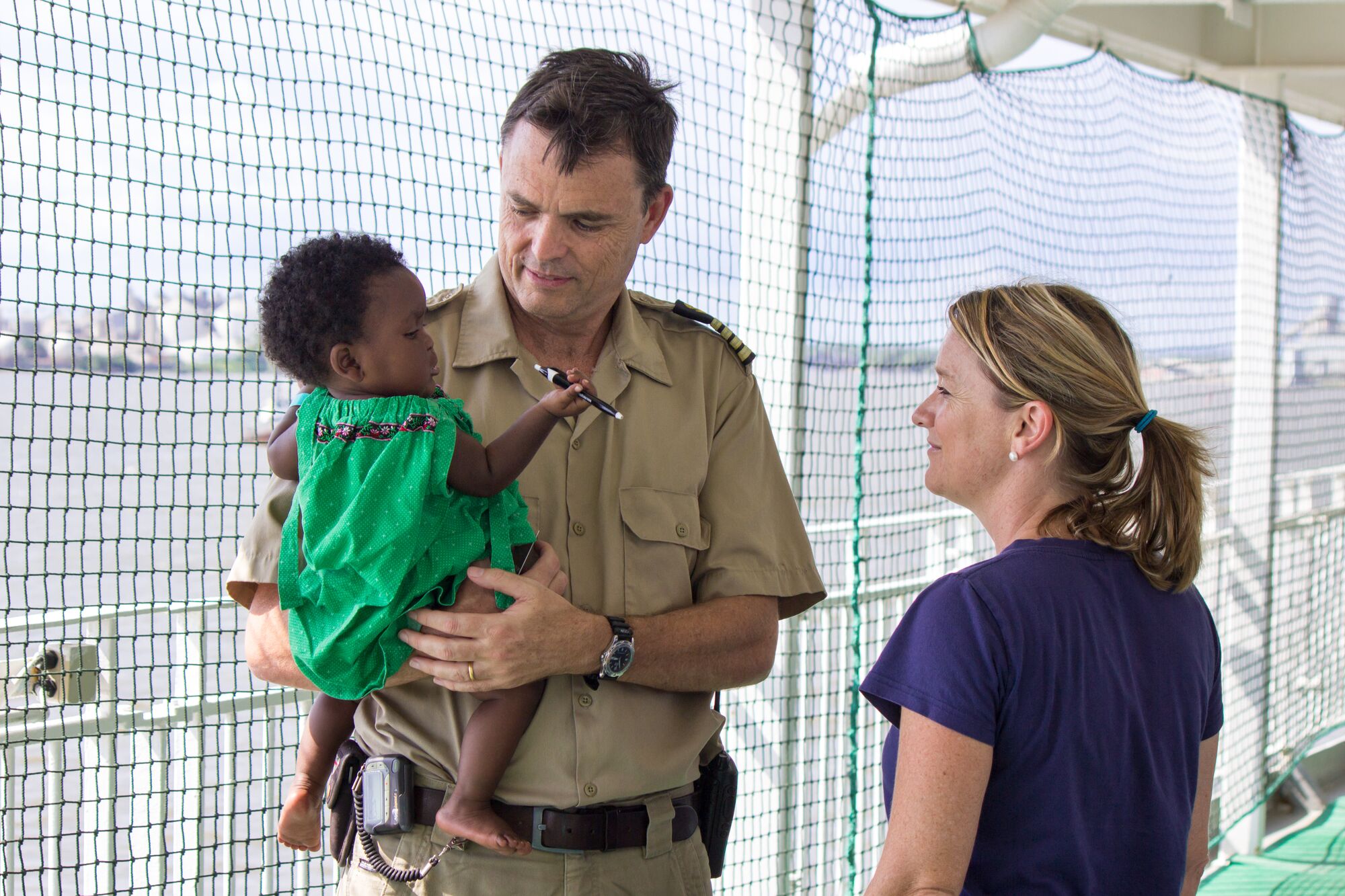Johnson & Johnsons partnerskap med Mercy Ships går utöver att bara ge. Anställda som Lee-Anne James har bidragit med sina yrkeskunskaper och omvandlat företagsstöd till praktisk service och livsförändrande vård.